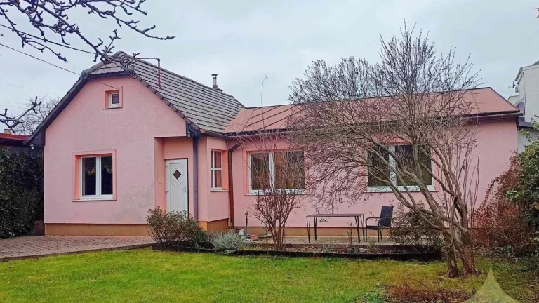 PREDAJ, menší rodinný dom v blízkosti centra mesta