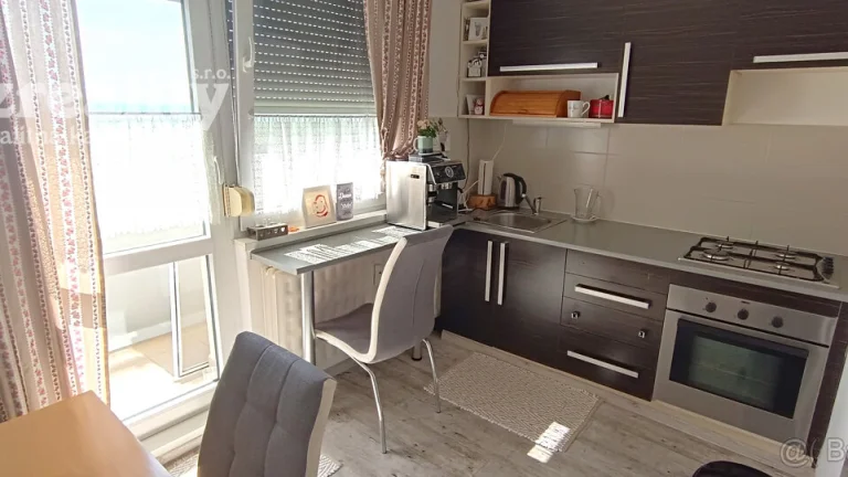 Na predaj zrekonštruovaný 2 izb.byt v Nových Zámkoch