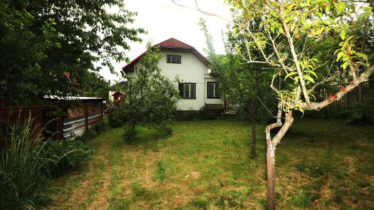 PREDAJ RODINNÝ DOM DIVINKA S VEĽKÝM POZEMKOM