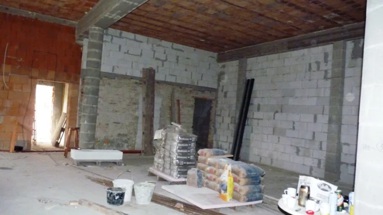 PREDAJ podnikateľský objekt centrum mesta Šurany.