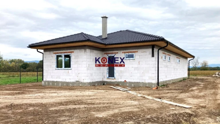 NEPREHLIADNITE Moderná NOVOSTAVBA rodinného domu ZALUŽICE