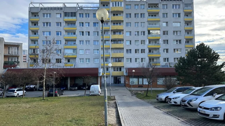 DVA OBCHODNÉ PRIESTORY NA PRENÁJOM – KARLOVA VES