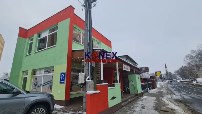 NA PREDAJ - Budova s barom v centre mesta Veľké Kapušany