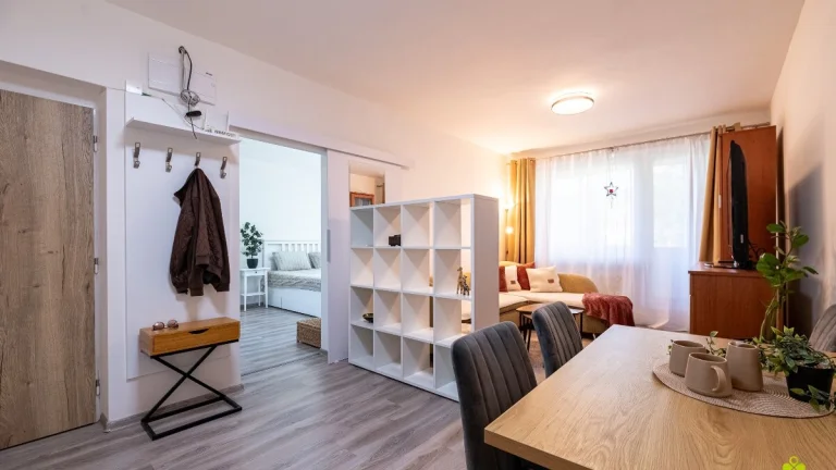 Kompletne zrekonštruovaný 2-izbový byt s lodžiou – Bojnice