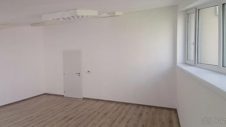 PRENÁJOM: kancelária, služby 28 m2, Námestie slobody