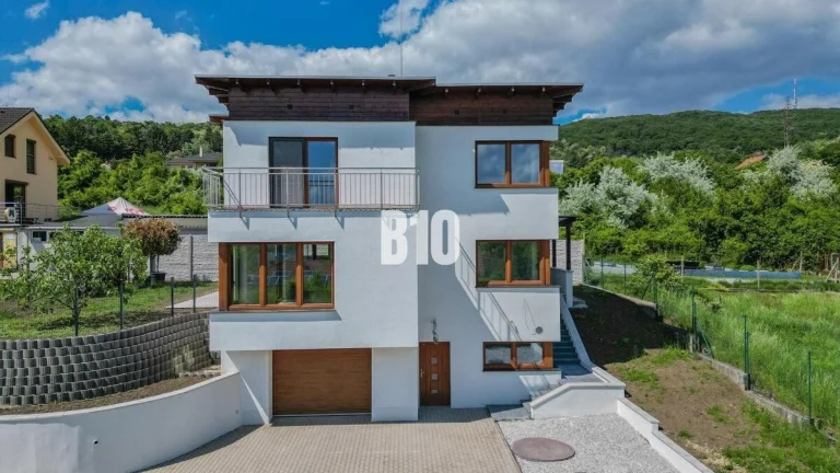 MODERNÝ, TECHNOLOGICKY VYSPELÝ 5i (229m2) RD s výbornou dost