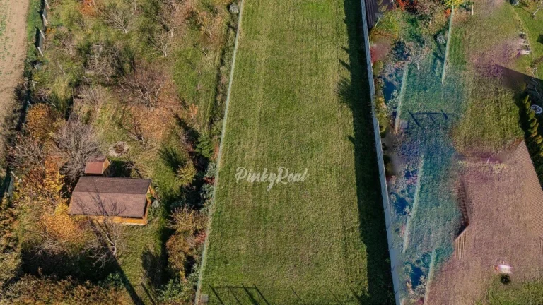 Slnečný pozemok 878 m2 v skvelej lokalite