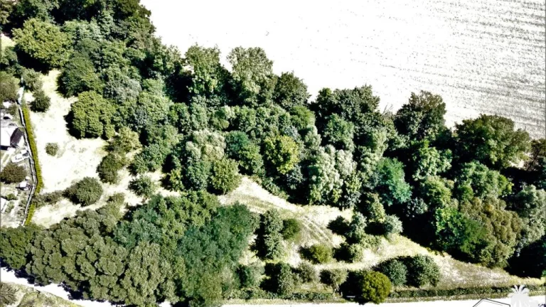 Na predaj stavebný pozemok v obci Prašník, vzdialený 14km od