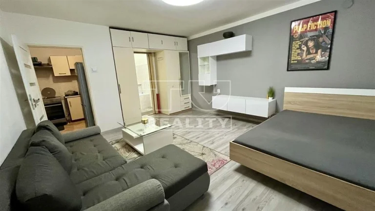 ----REZERVOVANÉ---- Na predaj priestranná 28,5m2...