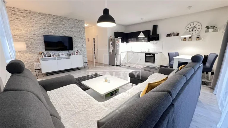 Útulný, moderný 3 izbový byt 96m2 s parkovaním 38m2,...