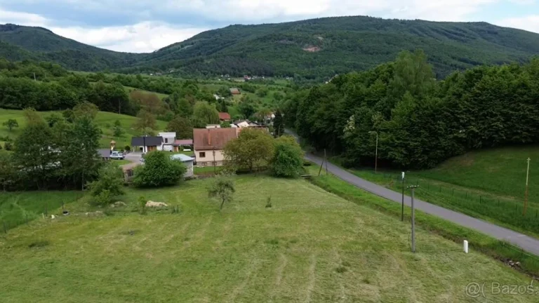 Stavajte okamžite -pozemok s povolením a prípojkami II