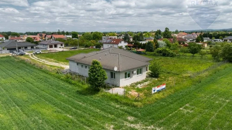 PREDAJ: 15 ročný rodinný dom - bungalov s veľkým pozemkom, P
