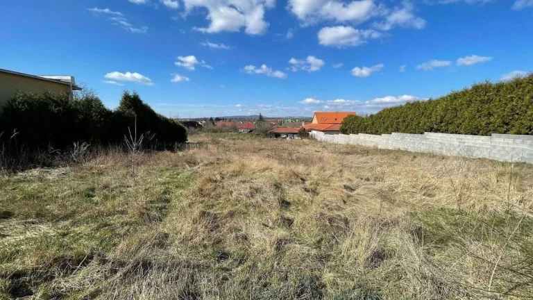 Na predaj pozemok na výstavbu RD v obci Veľké Ripňany