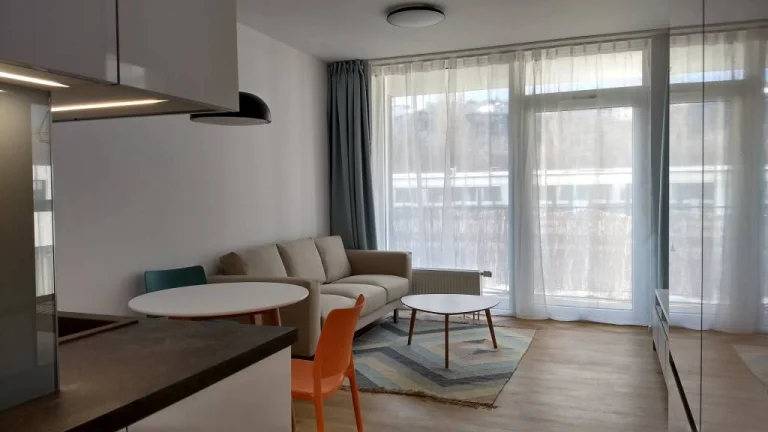 Nový moderný byt s veľkou loggiou a parkovaním. Sliačska ul.
