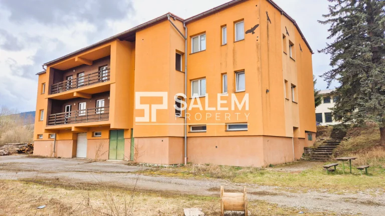 Budova s 15. izbami a zábavným klubom v obci Štiavnik - Bytč