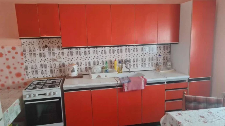 Priestranný rodinný dom s veľkým pozemkom v Komjaticiach
