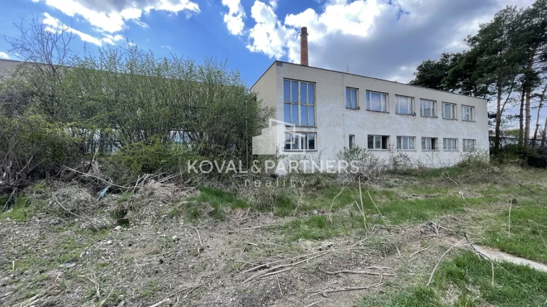 Na predaj priemyselný objekt s pozemkom 21160 m2 cena s DPH