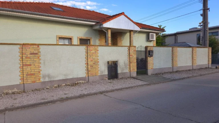 5izbovy bungalov s dvojgarazou Malinovo