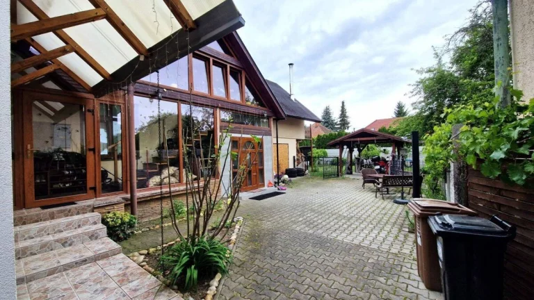 Apartmán v rodinnom dome - 122 m2 na prenájom - Prievidza
