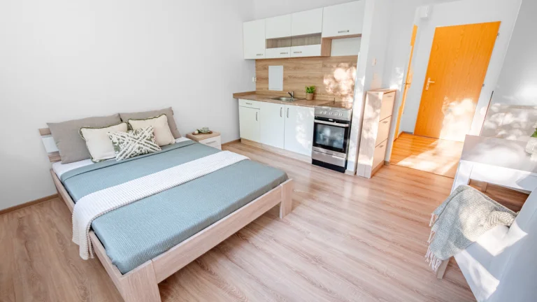 BOSEN | Moderná garsónka s balkónom na Rovniankovej ulici