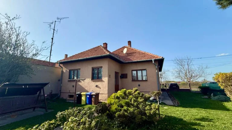 3 - izbový rodinný dom BELINCE, okr. Topoľčany
