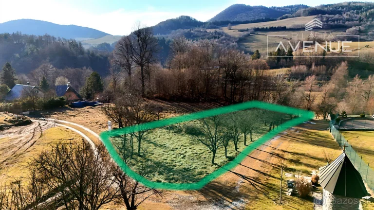 Piata Avenue | Na predaj dva pozemky s projektom chát - Lysi