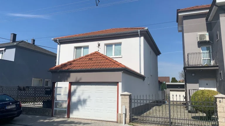 5 izbový rodinný dom podpivničený na predaj