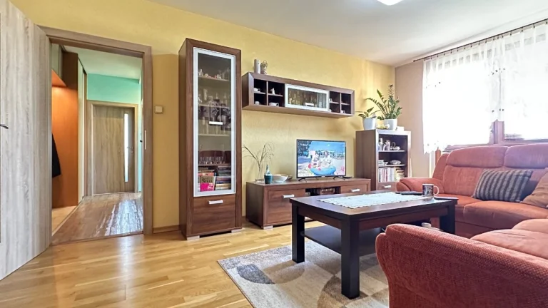3 izbový byt s loggiou, Štúrovo nábrežie na PREDAJ