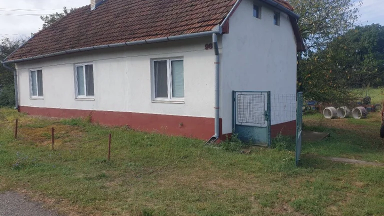 Predám starší dom.
