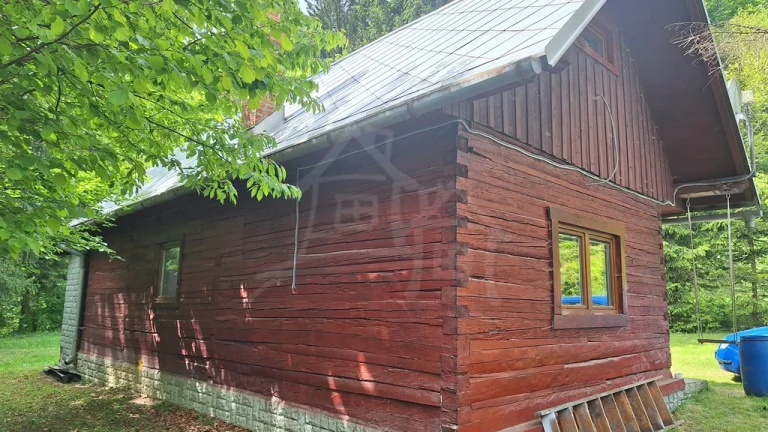 Chata v lese a na vlastnom pozemku, blízko do mesta Martin