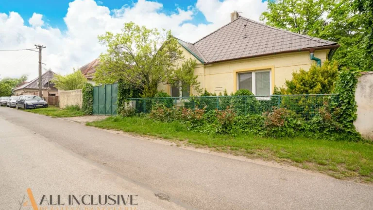 ALL INCLUSIVE | NA PREDAJ 3-IZBOVÝ ROD. DOM NA 7 ÁR POZEMKU,