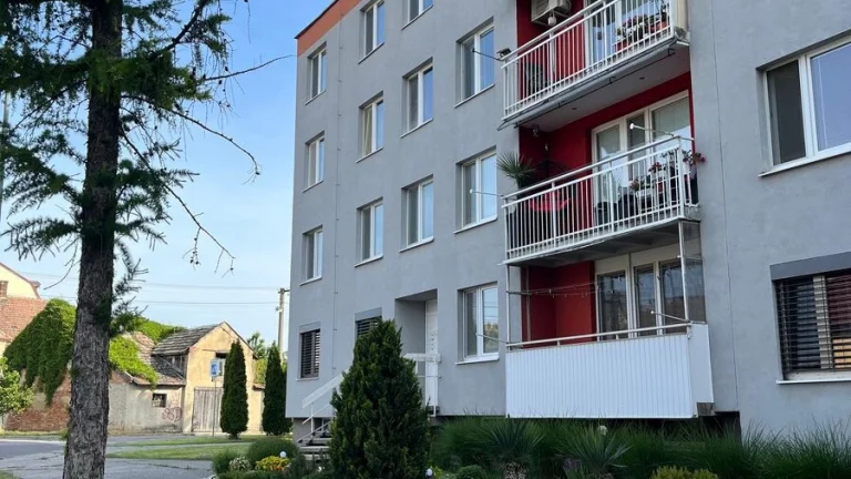 Na predaj 3 - izbový byt v meste Vrbové