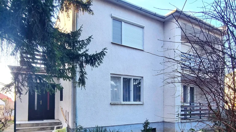 Na predaj poschodový rodinný dom v meste Hurbanovo