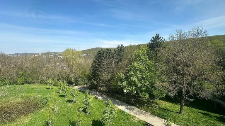 Afyreal predaj 3izb byt Púpavová, pôvodný stav, 14m2 miestno