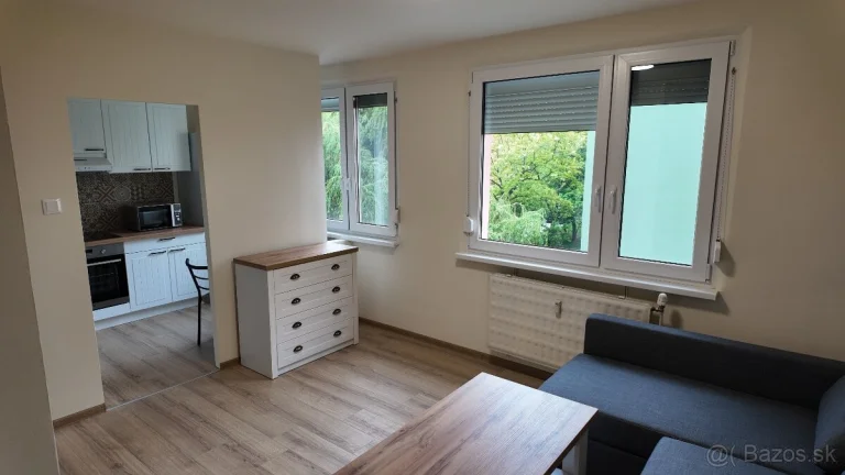 Krásne prerobená garzónka so zariadením