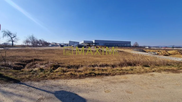 Stavebný pozemok 9060m2 v priemyselnej oblasti v obci Šelpic