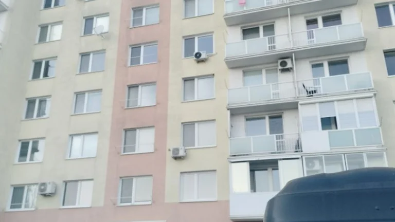 Znížená cena .Exkluzívne na predaj krásny slnečný 1 izbový b