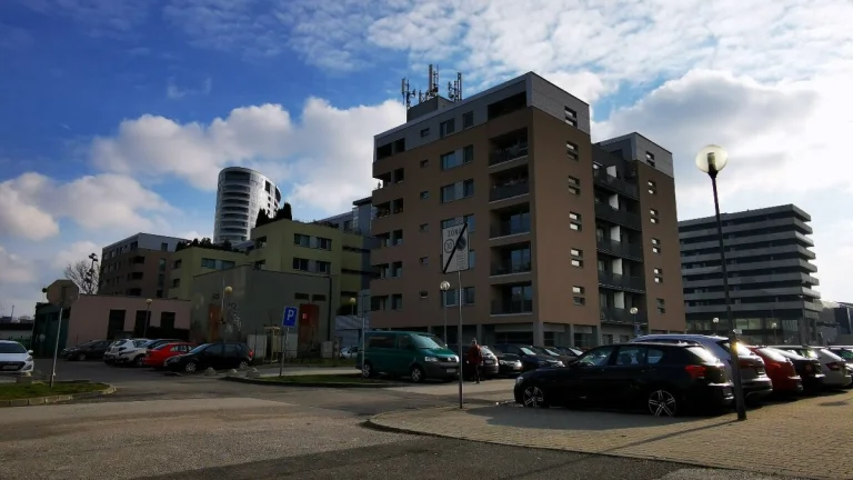 NA PREDAJ 3 IZBOVÝ BYT BARTISLAVA NOVÉ MESTO BAJKASKÁ