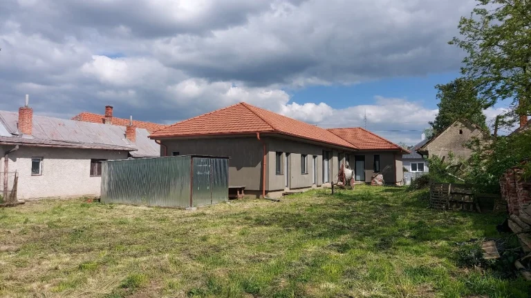 Dom na predaj s pozemkami