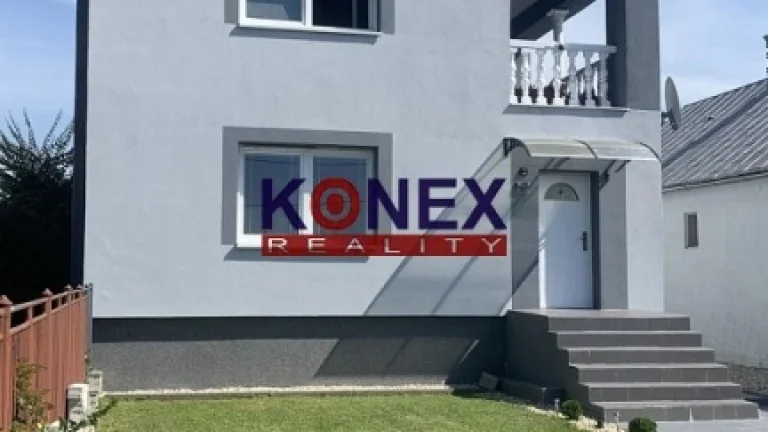 Dva rodinné domy v obci Falkušovce