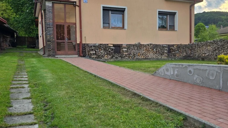 Rodinný dom vhodný pre chovateľov s veľkým pozemkom
