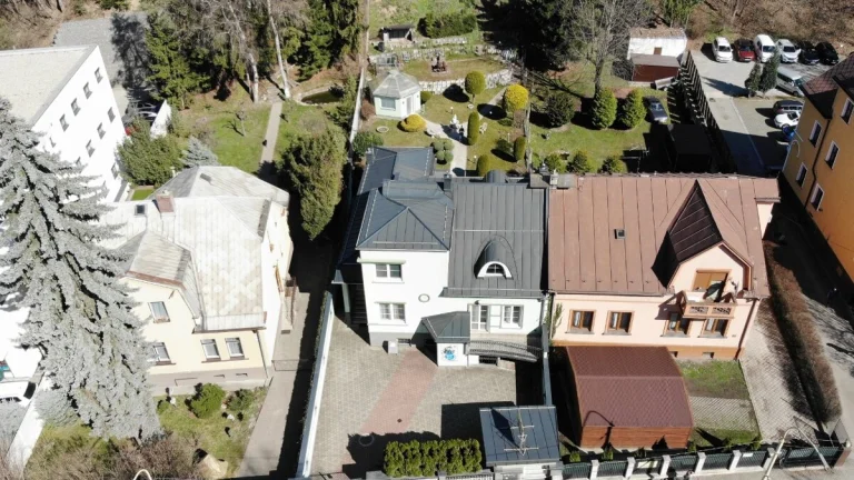 Polyfunkčná vila na podnikanie s pozemkom 1200 m2 v centre