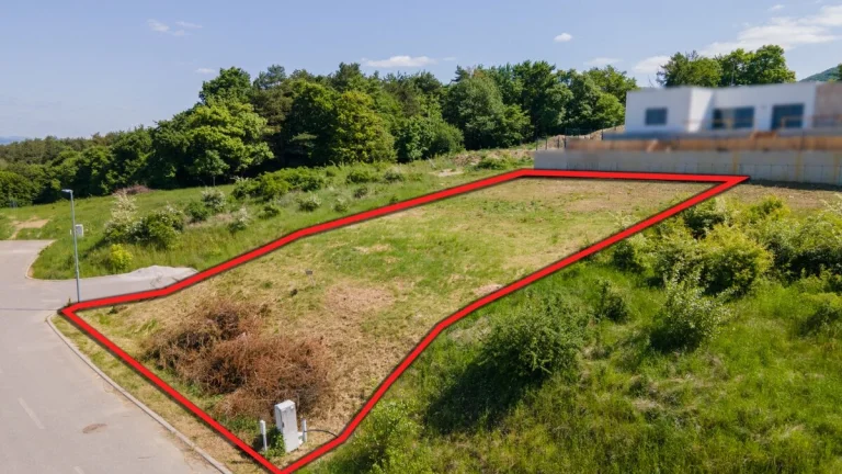 NA PREDAJ stavebný pozemok s IS - N. Dubnica - 720 m2