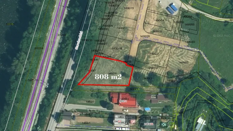 Pozemok so stavebným povolením a projektom
