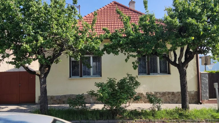 Ponúkame na predaj Rodinný dom na Samovej ul. v DNV