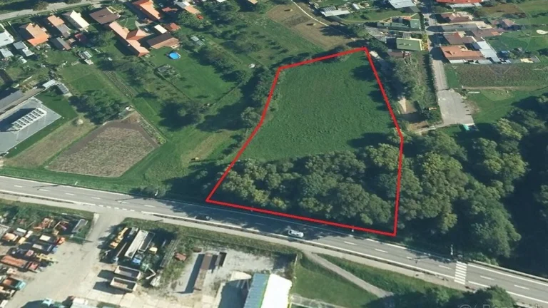 Na predaj: Investičný pozemok v obci Príbovce s výmerou 5 00