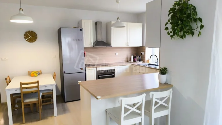 Svetlý, priestranný byt 87 m2 +7,04 m2 loggia, na skok…