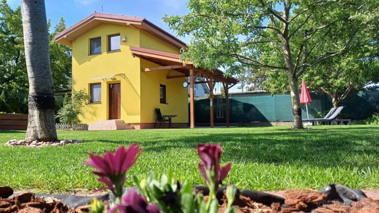 PREDAJ:novopostavená chata,386m2 pozemok, parkovanie