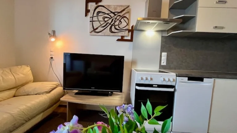 2.izb.byt s balkónom, komplet zariadený, Zobor spodná časť