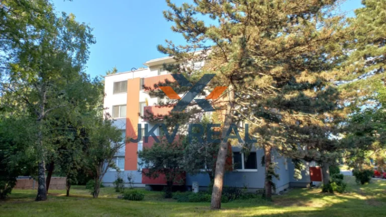 Na predaj 3-izbový byt v Ružinove na Ondrejovovej ulici.